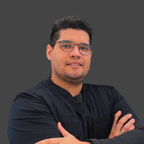 Dr Andrés en la Clínica de medicina estética Dra Elena Berezo